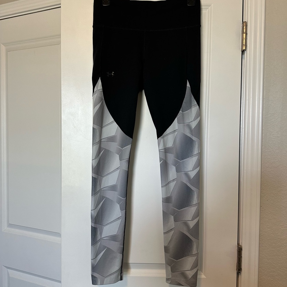 Under Armour Women’s Black and Gray Patterned Leggings